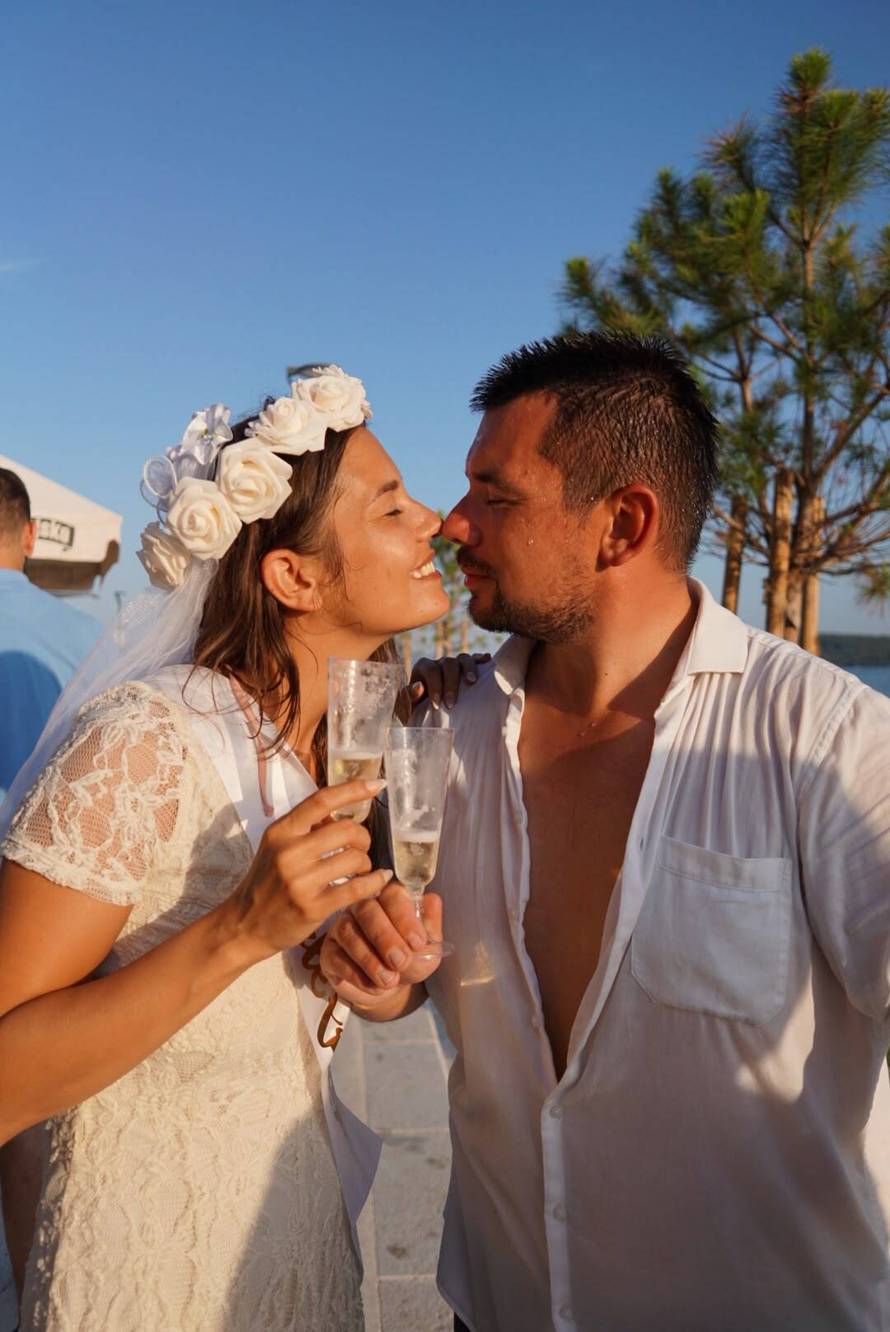 FOTO 'REKLA JE DA' Domagoj je zaprosio Valentinu na brodiću. Fešta je trajala do sedam ujutro