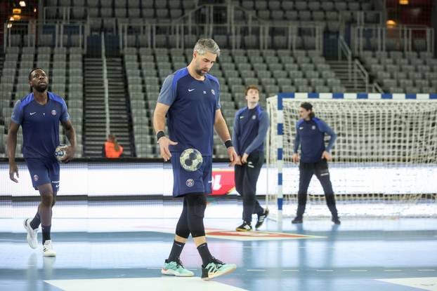 Zagreb: Zagrijavanje igrača uoči početka utakmice RK Zagreb i Paris Saint-Germain