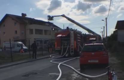 Izbio požar na kući u Retkovcu: Dječak u igri zapalio cijeli kat