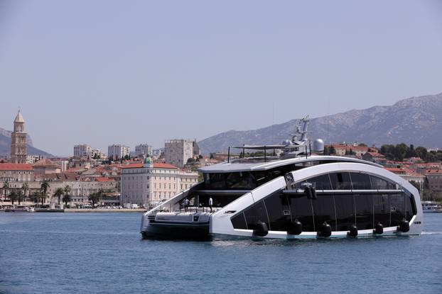 Jahta neobičnog izgleda This Is It uplovila u Split 