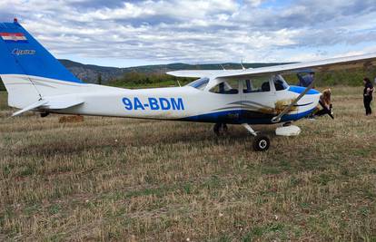 Avion prisilno sletio kod Imotskog zbog kvara na motoru