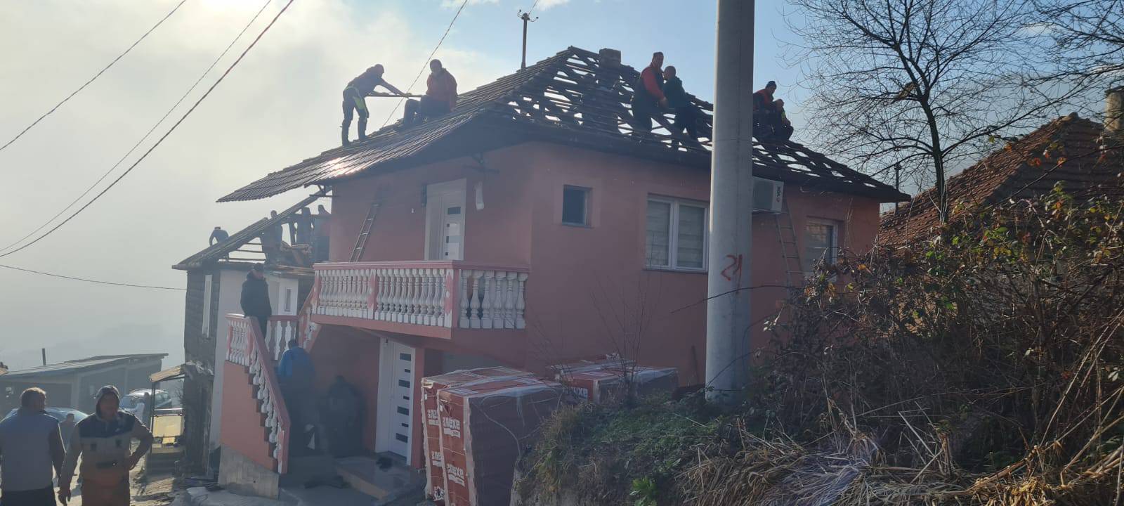 Reporteri 24sata u epicentru potresa u BiH: 'Kao da je bomba pukla, krovovi su nam popucali'