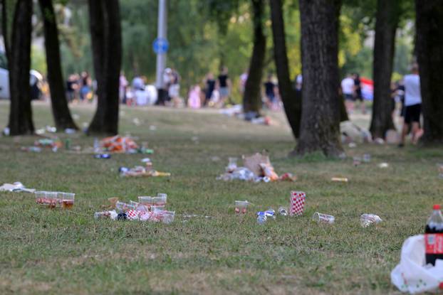 Zagreb: Smeće koje je ostalo u fan zoni na Bundeku