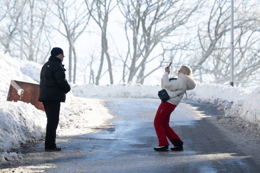 Zagreb: Građani uživaju u suncem okupanom Sljemenu 