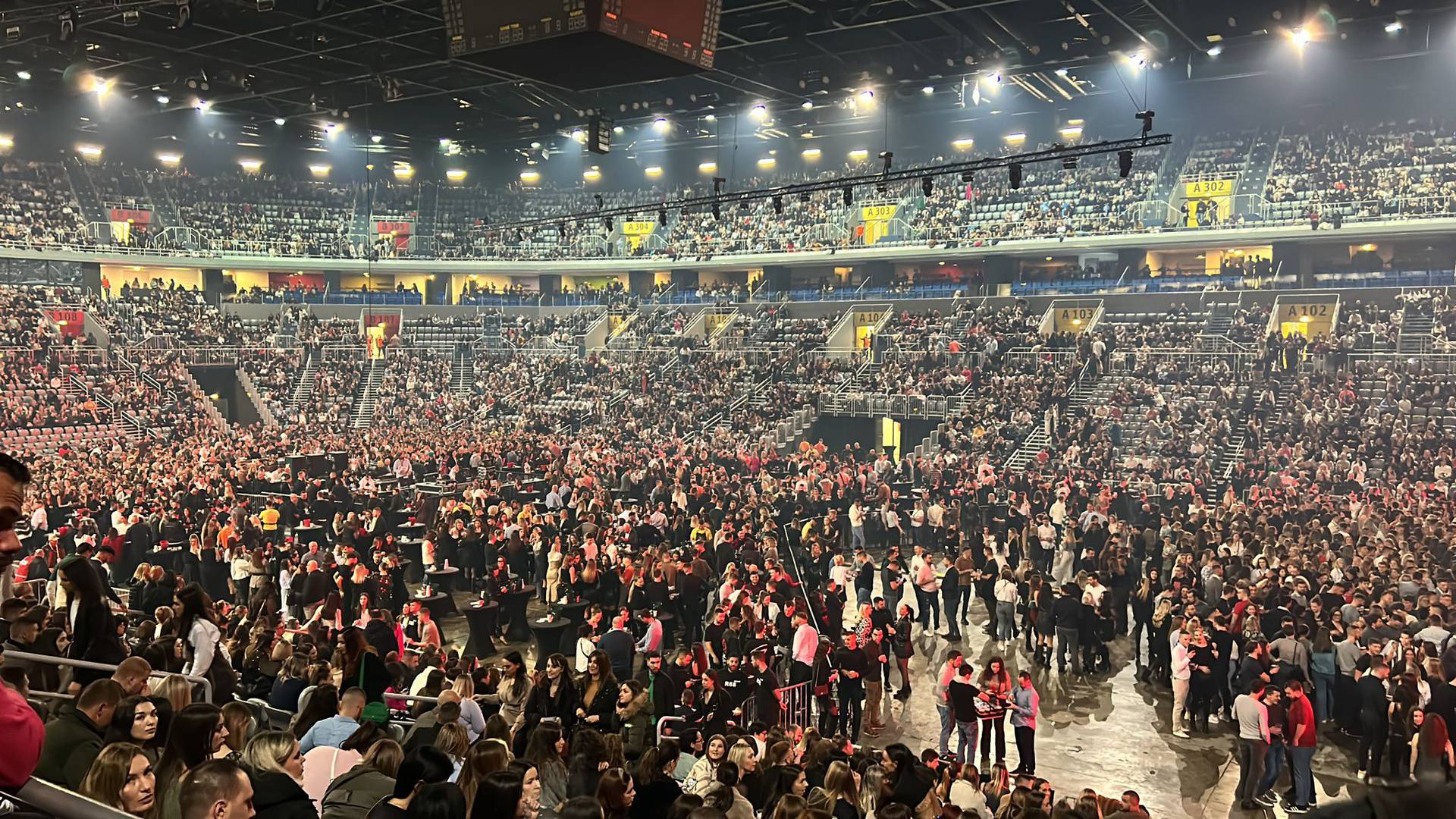 Počeo prvi koncert Aleksandre Prijović, Arena prepuna: 'Dobra večer Zagrebe. Volim vas sve'