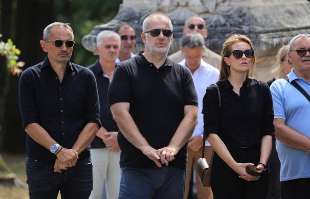 Zagreb: Posljednji ispraćaj Luce Mamić, majke Stojana, Zdravka i Zorana Mamića