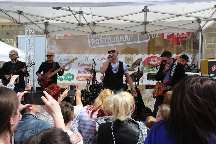 Bilo je gusto: Valpovački kotlić opet je napravio savršen roštilj