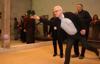 Josipović boćao i obećao kako će 'dizati prašinu'