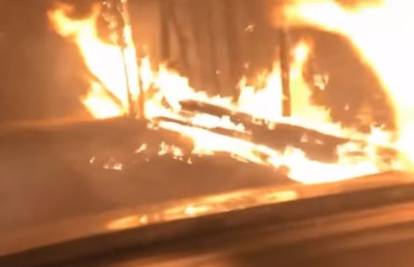 Zapeli u požaru i jedva izašli živi, pa objavili strašnu snimku