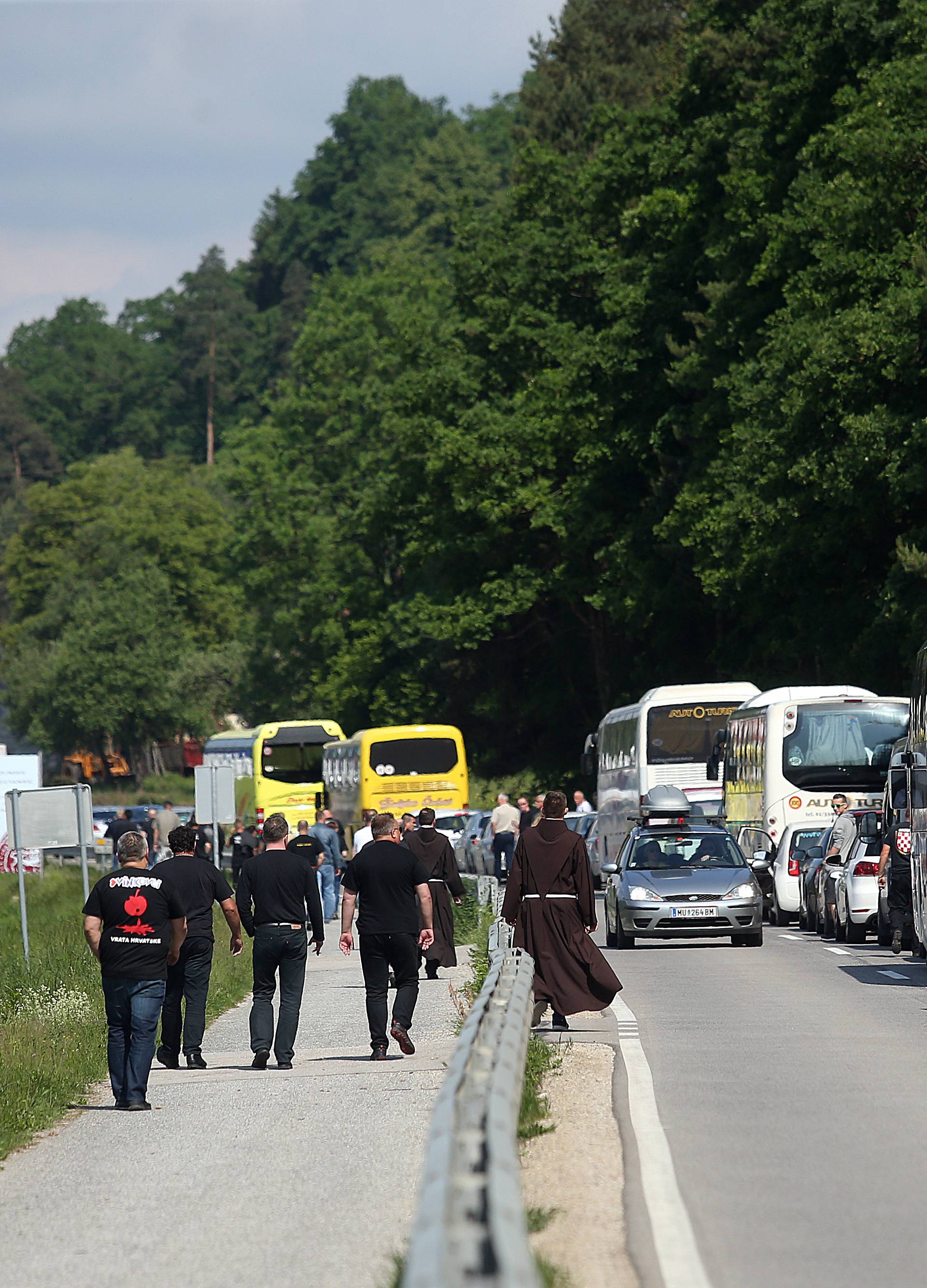 Jandrokovića izviždali: Ovdje smo da odamo počast žrtvama