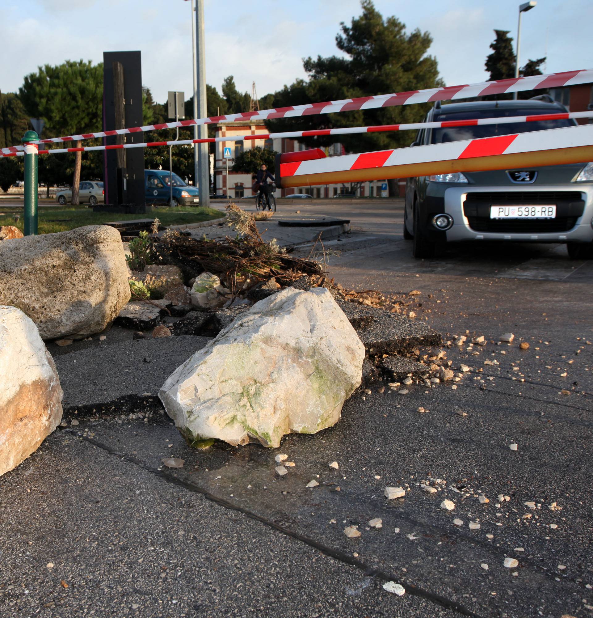 Olujni vjetar, kiša, poplave: Na udaru Istra i gradovi na obali