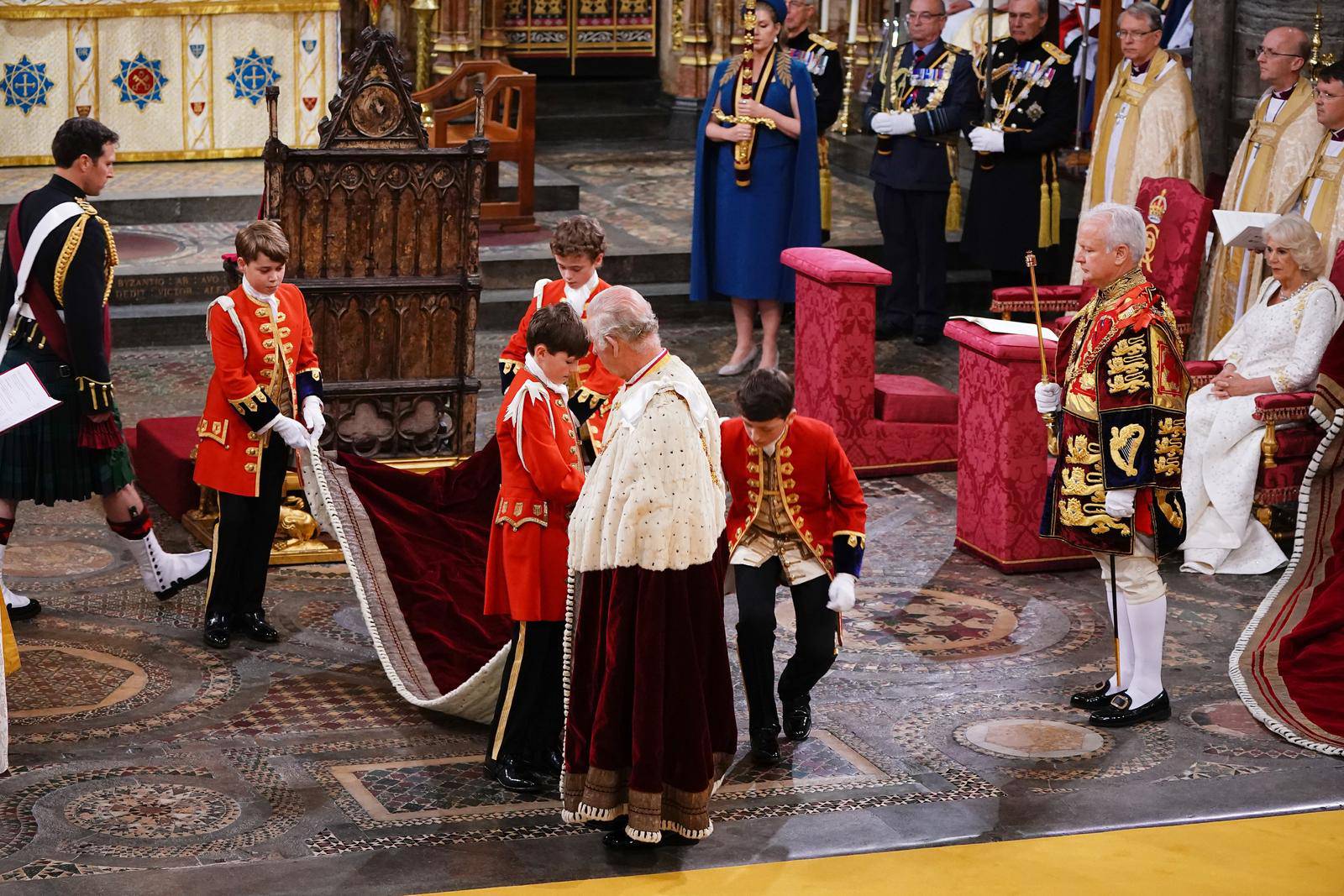 London: Princ George predvodio je paževe na krunidbi svog djeda 