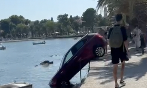 VIDEO U Stobreču auto završio u moru : 'Nije ovo prvi puta...'