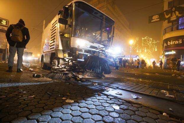 Zagreb: Nakon proslave Nove godine ostala je velika količina otpada