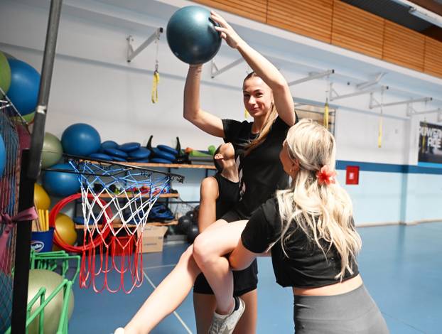 FOTO Špaga, skok, kolut! Evo kako se zagrijavaju djevojke u finalu izbora za Miss sporta