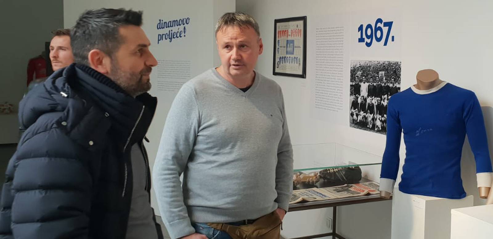 Igrači i trener Dinama posjetili su izložbu 'Dinamovo proljeće'