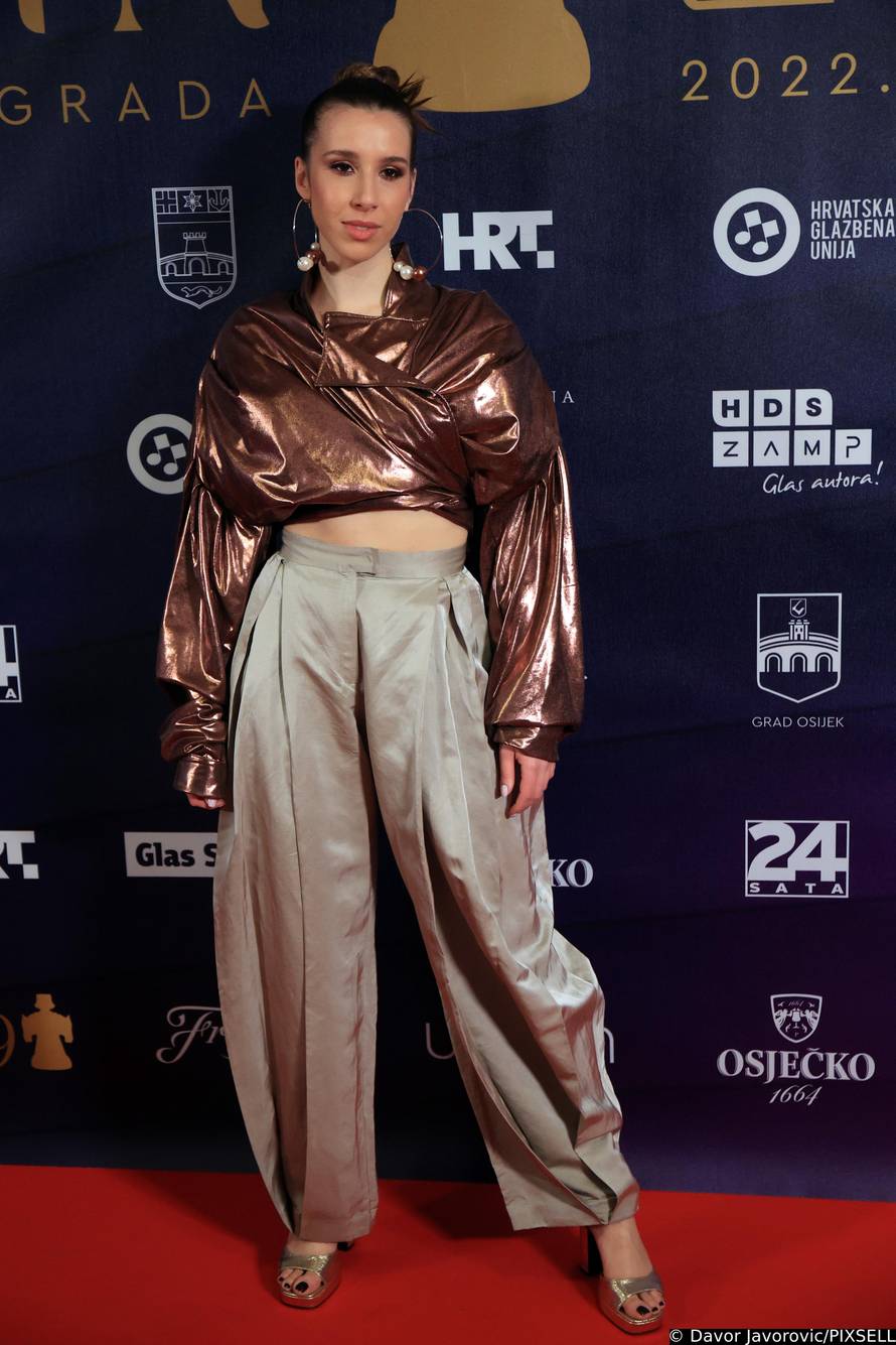 Osijek: Dolazak poznatih na dodjelu diskografske nagrade Porin 