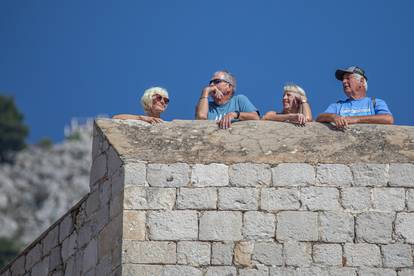 Dubrovnik: Iako je druga polovica listopada, u gradu je još uvijek ljetni ugođaj