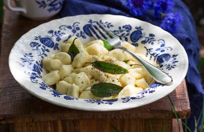 Njoki 'cacio e pepe' s tvrdim sirom će vas oduševiti okusom