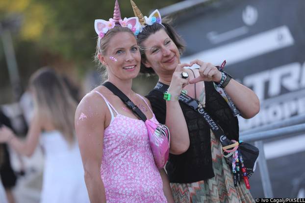 Split: Dolazak posjetitelja na stadion Park Mladeži na kojem započinje Ultra 2025.