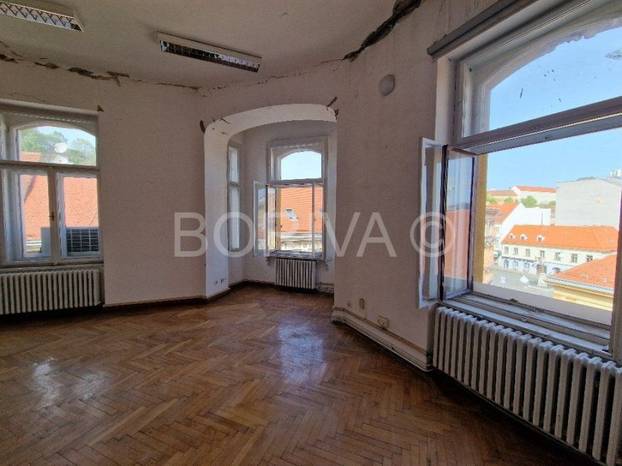 FOTO Za ovaj stan u Zagrebu traže 600.000 €: 'Nije saniran od potresa. Treba renovaciju'