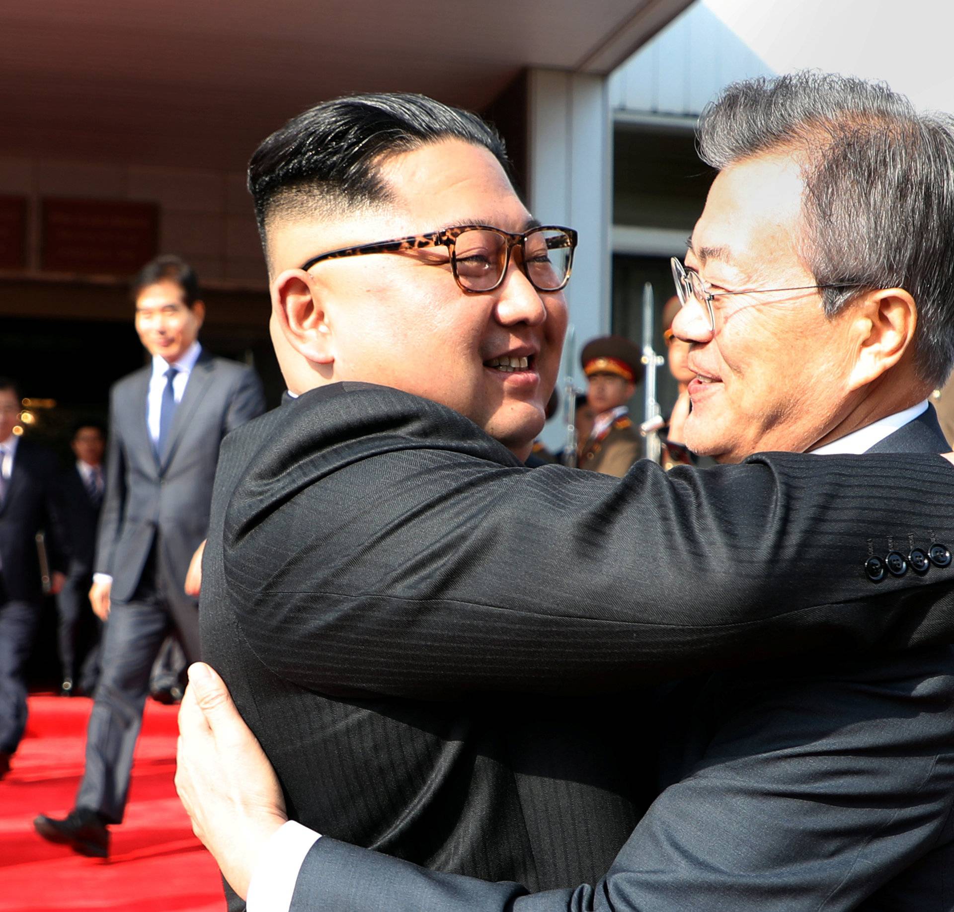 South Korean President Moon Jae-in bids fairwell to North Korean leader Kim Jong Un as he leaves after their summit at the truce village of Panmunjom