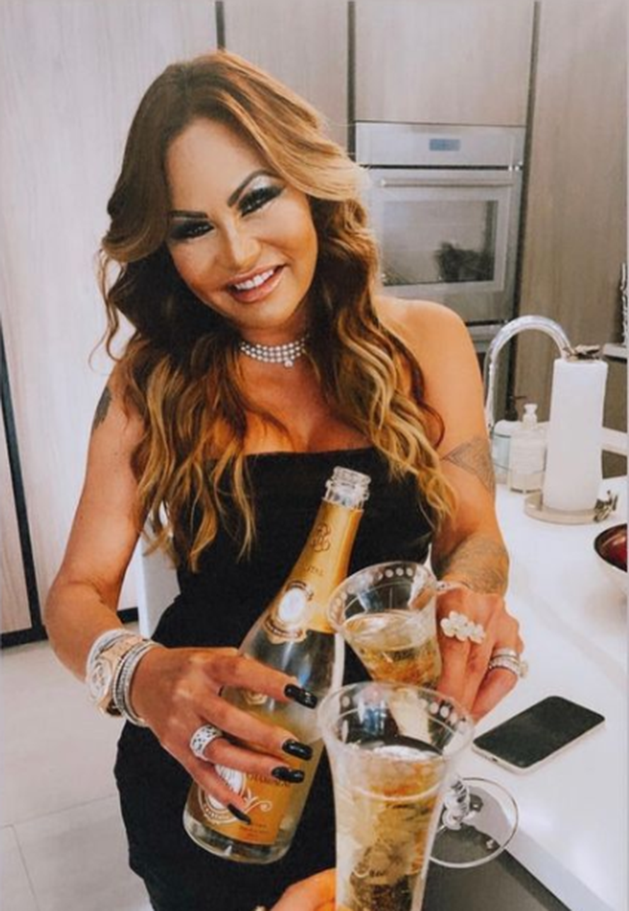 Collins je izbacio bivšu iz vile pa stavila njegove stvari na aukciju