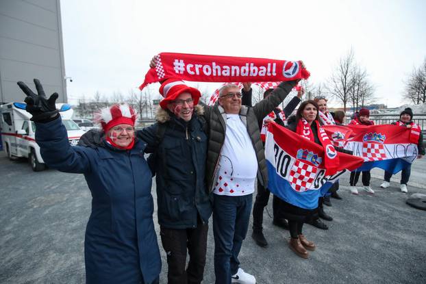 Oslo: Navijači ispred Unity Arene u kojoj se večeras održava finale Svjetskog rukometnog prvenstva