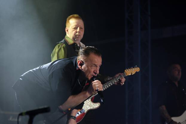 Pula: Prljavci napunili Arenu