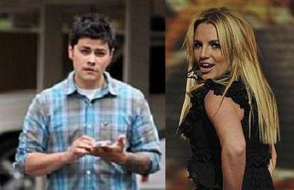 U šoku je: Tuži Britney jer joj je vidio golo međunožje