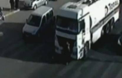 Objavili snimku: Trčao pred kamionom kako bi se spasio 