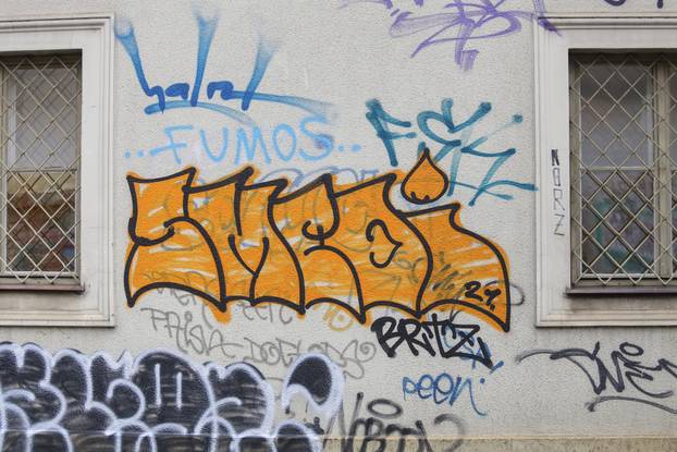 Zagreb: Išarani zidovi u Varšavskoj ulici