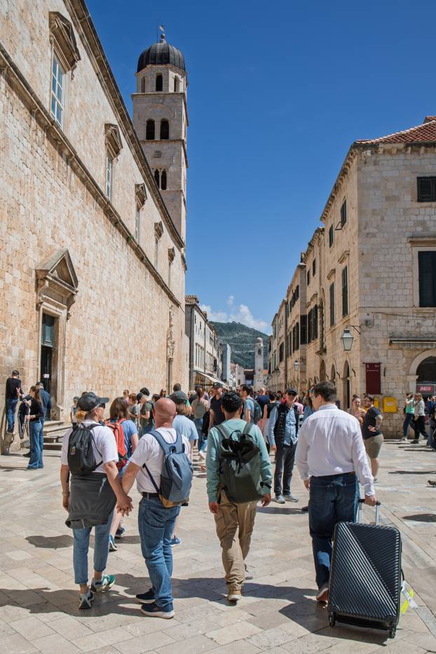 Dubrovnik: Velik broj turista za uskrsne blagdane u gradu