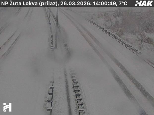 FOTO Dramatično stanje na autocestama, gusti snijeg i dalje pada. Evo koliko ga ima dosad