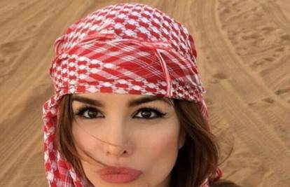 Selfie iz pustinje: Severina uživa u egzotičnom Dubaiju