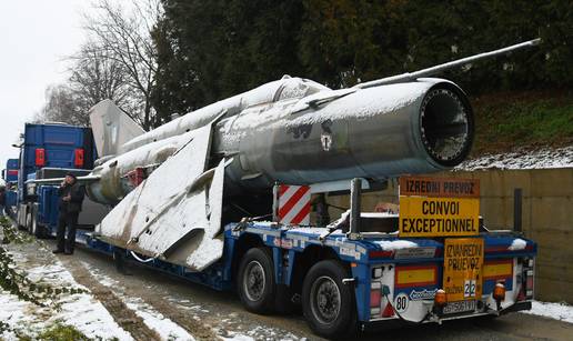 Turistička atrakcija u Čazmi: Na letjelište stigao ratni MiG 21