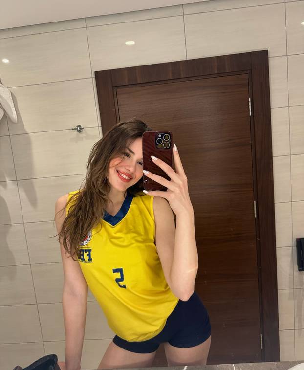 FOTO U Turskoj je već pojam, a sad osvaja i Europu. Pogledajte zašto su svi ludi za ovom curom