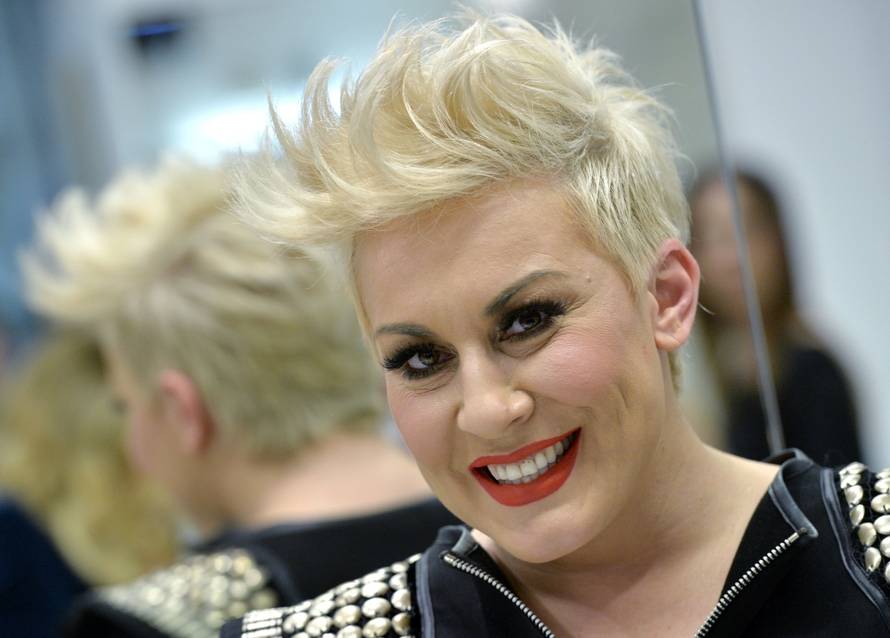 Tvoje lice ne zvuči poznato: Indira pretjerala s botoksom