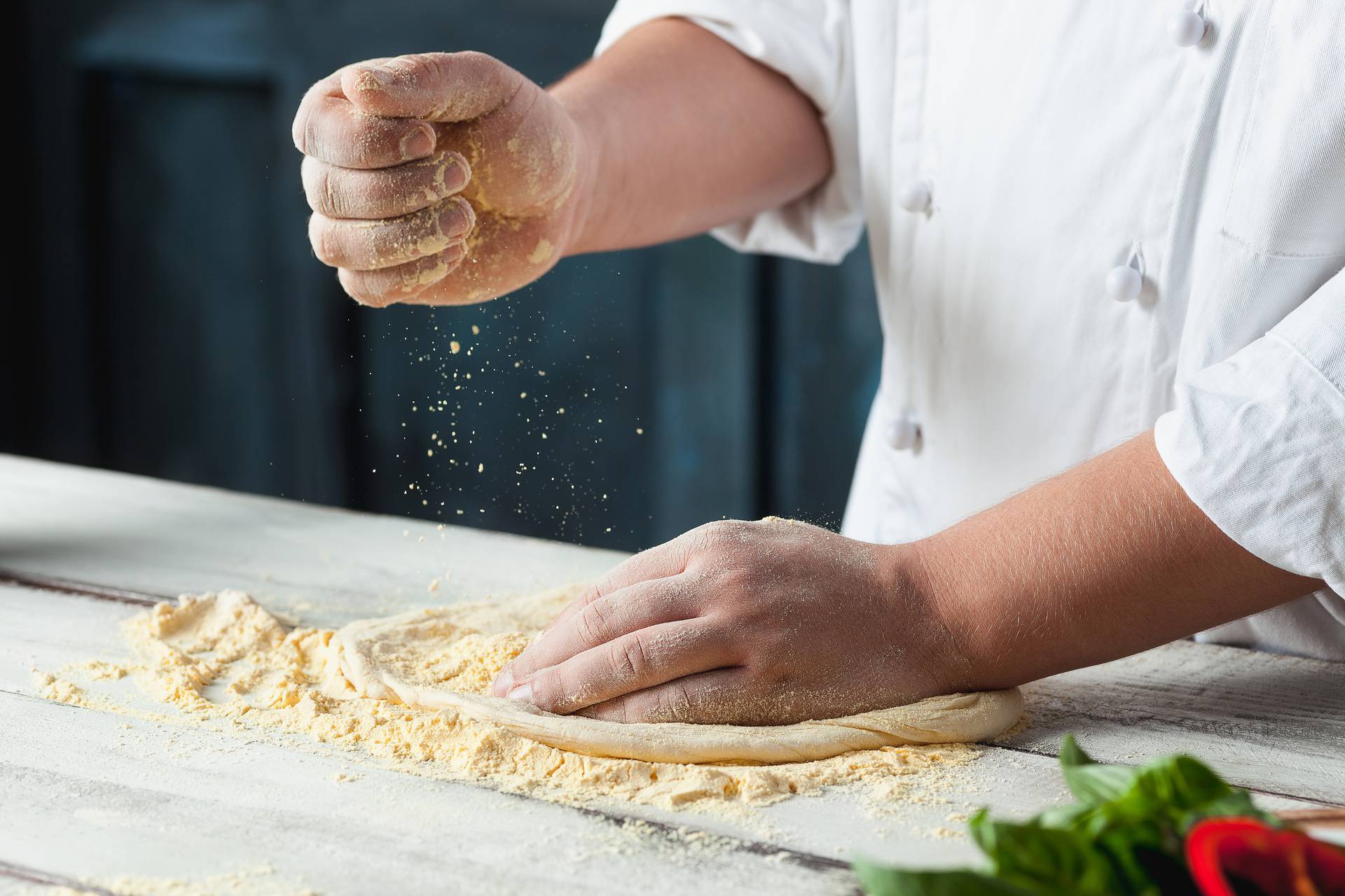 Napravite ukusnu bijelu pizzu sa samo nekoliko sastojaka