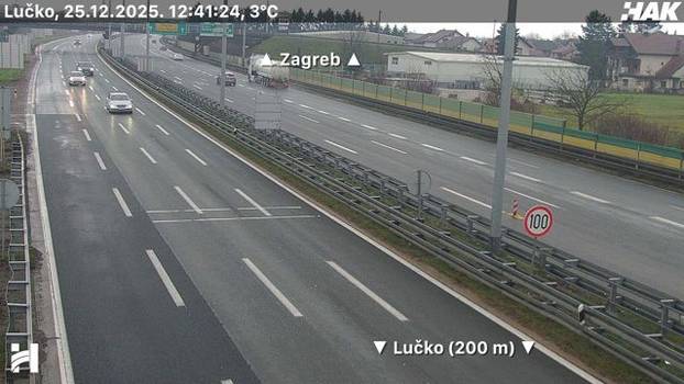 FOTO Pogledajte kakvo je stanje na cestama u Hrvatskoj: Snijeg u Lici, sunce 'provirilo' na jugu