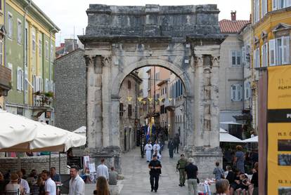 FOTO U Puli velikom procesijom proslavili zaštitnika sv. Tomu