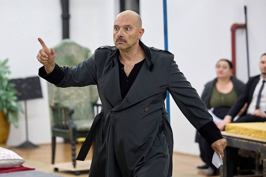 Krešimir Dolenčić: 'Radio sam s velikim imenima, a volio bih da više mladih radi u kazalištima'