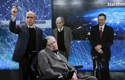 Neslomljiv i briljantan um: S. Hawking slavi 75. rođendan