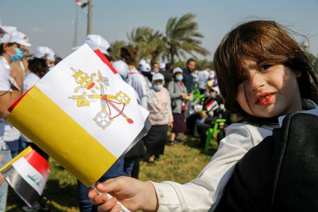 Iraqis wait for the arrival of Pope Francis