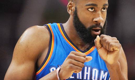 James Harden oporavio se od nokauta Metta World Peacea...