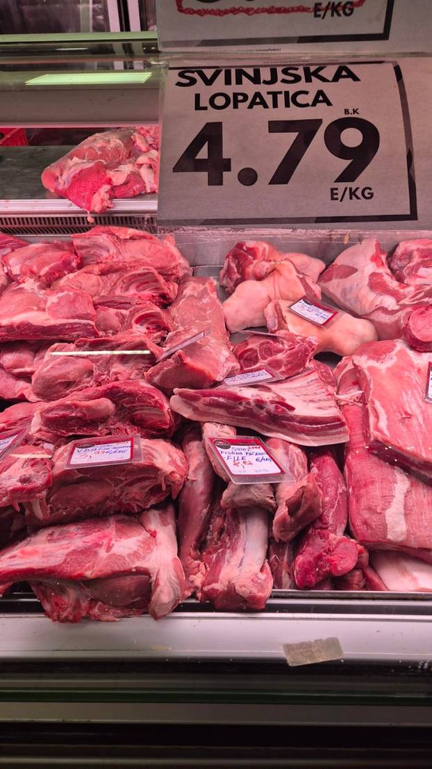 FOTO Pogledajte ponudu tržnice u Osijeku: Kila odojka 4,19 €. A 30 jaja je 6 €. Evo što se isplati