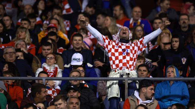 Zagrijavanje igrača  uoči susreta Hrvatske i Danske u 5. kolu Lige nacija