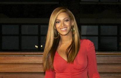 Mjesec dana nakon porođaja Beyonce u seksi crvenoj haljini