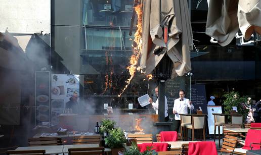 Vatra na 'špici': Ispred bistroa na Cvjetnom izgorio suncobran