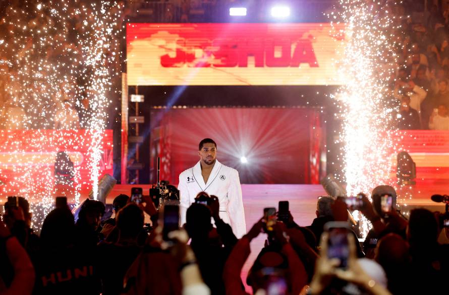 Anthony Joshua v Francis Ngannou